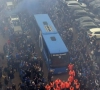 VIDEO: Absolute waanzin! Club Brugge-fans zorgen voor ongelooflijke sfeer bij aankomst spelersbus