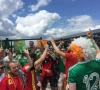 Tot een kot in de nacht! Belgische en Ierse fans verbroederen en vieren feest... 