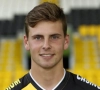 Lokeren-debutant De Wolf weet waar zijn eerste shirt naartoe gaat: "Zij heeft mij altijd gesteund"