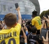 Prachtbeelden: zó werd Neymar ontvangen in Parijs