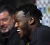 Michy Batshuayi is nog steeds geen titularis, maar lacht wel altijd en overal zijn tanden bloot: "Hier droomde ik als kind van"
