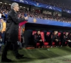 ? Ongezien: Mourinho geeft journalist knuffel na 'slimme vraag'