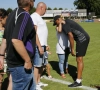 📷 Kompany laat zich direct van grootste kant zien en troost ouders overleden Anderlecht-fan