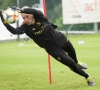 🎥 Keeper van Standard haalt de lefgozer in zichzelf naar boven en lanceert dé corona-uitdaging voor doelmannen
