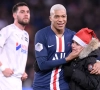🎥  Mbappé deelt handtekening uit aan jonge fan... tijdens de wedstrijd tegen Amiens