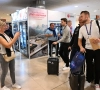 Na korte nacht veel applaus voor en selfies met Simon Mignolet op Madrileense luchthaven