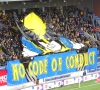 🎥 📷 "No Code of Conduct": opvallende tifo en héél véél kleur en licht, ontdek de typisch Limburgse derbysfeer!
