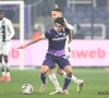 Anderlecht-Charleroi al na 13 minuten stilgelegd na goal van Charleroi en slachtoffer van geworpen fles