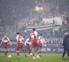 Gereanimeerde supporter uit stadion gedragen: scheidsrechter laat de match Gent-Zulte Waregem doorgaan