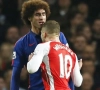 VIDEO: Fellaini in de clinch met Wilshere: 'What the...', roept de verbijsterde Duivel