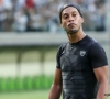 Ronaldinho vraagt beide vriendinnen ten huwelijk