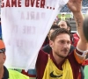 Totti maakt zich met provocerend shirt nog minder populair in deel van Rome