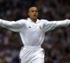 Wat een crosspass! Roberto Carlos legt ze op zijn 42ste nog steeds op de stropdas