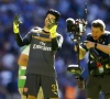 Wat een held die Petr Cech: 3 wedstrijden en 3 trofeeën!