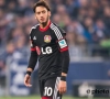 Hakan Calhanoglu scoort een prachtige goal uit vrije trap voor Bayer Leverkusen!