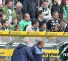 VIDEO: Pure kolder als Wolfsburg-coach tussen fans van tegenstander moet zitten