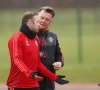 Er staat toch nog iemand achter Louis van Gaal: Rooney neemt het op voor fel geplaagde coach