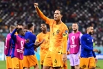 Sterkhouder Oranje compléét afgemaakt: "Staat te dekken als een oud wijf!"