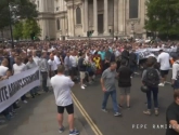 10.000 hooligans in Londen samen de straat op met één doel