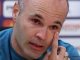 ? OFFICIEEL: Andres Iniesta brengt zichzelf en hele perszaal aan het huilen met beslissing over zijn toekomst