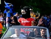 🎥 Deze BV zat zondag in het pak van de mascotte van de Jupiler Pro League