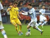 Opvallend: international buigt voor Messi tijdens oefenwedstrijd