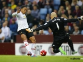 Depay doet een Balotelli'tje in aanloop naar de wedstrijd tegen Club Brugge