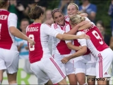 Opmerkelijk: Vrouwen Ajax doen foto Ronaldo in slipje na
