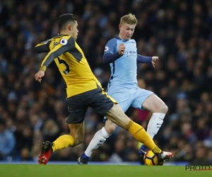 De Bruyne opnieuw van levensbelang voor City in stevige topper tegen Arsenal