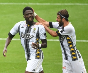 Charleroi verrast ook Antwerp - dat 70 minuten met tien speelde - en heeft nog steeds een perfect rapport