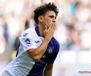 Anderlecht pakt 12 op 12 en de leiding dankzij zijn jeugdspelers: Leoni en Amuzu scoren, Sardella met de perfecte voorzet