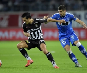 Onherkenbaar AA Gent met de billen bloot tegen de Zebra's. Herfsttitel naar t' Zeetje