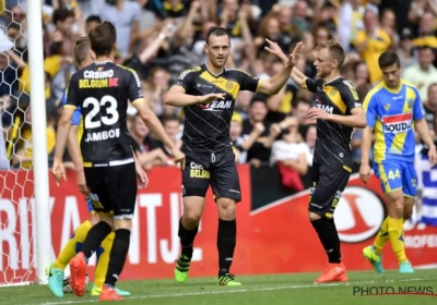 Lokeren legt tienkoppig Westerlo makkelijk over de knie na discutabele rode kaart