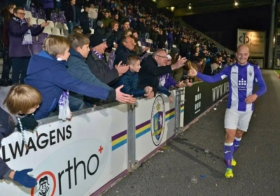 Kielse cultheld wordt minutenlang toegezongen bij terugkeer: "Eén van de mooiste momenten uit mijn carrière"