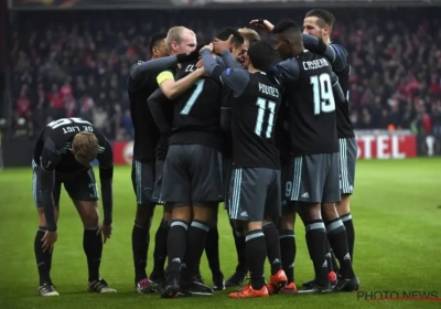 Sensatie in de Nederlandse beker: Ajax verslikt zich, onze landgenoot Castro krijgt er drie om de oren