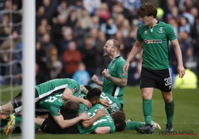 Vijfdeklasser Lincoln City stunt tegen Burnley en schrijft geschiedenis in FA Cup