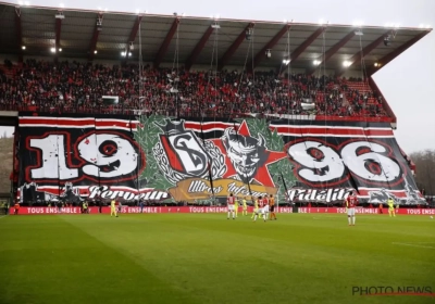 VIDEO: Standard-fans pakken uit met gigantische tifo en breken record