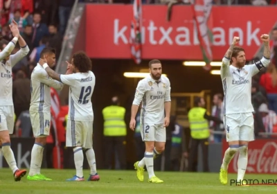 Real Madrid vermijdt met moeite puntenverlies, maar zet Barcelona wel onder zware druk