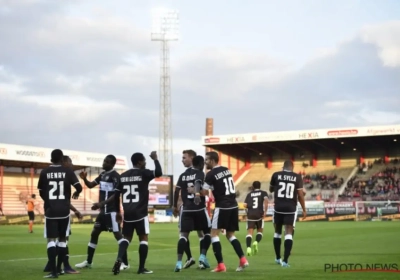 VIDEO: Kortrijksupporters blijven massaal thuis