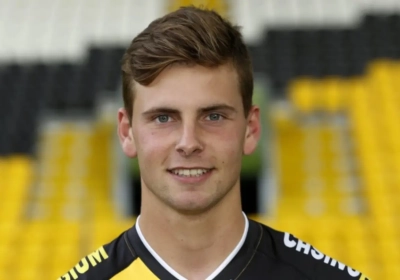 Lokeren-debutant De Wolf weet waar zijn eerste shirt naartoe gaat: "Zij heeft mij altijd gesteund"