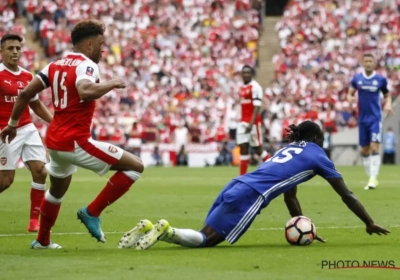 Moses pakte idiote rode kaart in finale FA Cup, maar wat hij daarna deed, zorgde voor nóg meer ophef