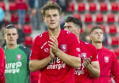 ? Feyenoord jent fans van noodlijdend Twente met treffende bierviltjes