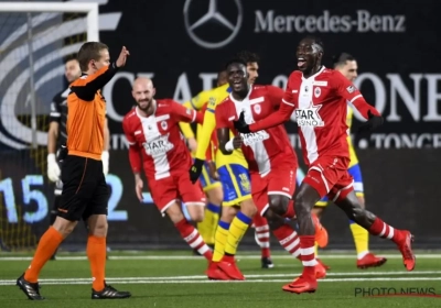 ? 'Den Gino' dirigeert het Antwerp-vak vanuit de STVV-tribune (en hij was niet aan zijn proefstuk toe)