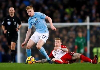 Kevin De Bruyne alwéér ontsnapt aan horrorblessure: "De scheids vond dat de speler mij niet voldoende raakte om hem rood te geven"