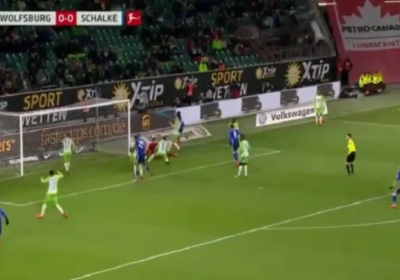 ? Hoe is het in godsnaam mogelijk! Wolfsburg van Origi en Dimata laat eerst penalty liggen en krijgt daarna op tragische wijze het deksel op de neus