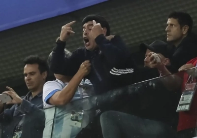 Karl Vannieuwkerke houdt zich niet in over Maradona: "Misschien straks eens kijken of de zijlijn er nog is" (en ook zijn analisten hakken zwaar in op Argentijns icoon)