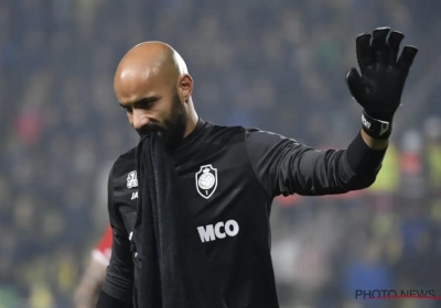 Had Bolat na zeven minuten rood moeten krijgen? Antwerp-goalie verklaart zijn elleboogstoot