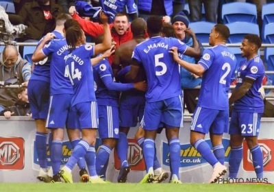 📷 Joe Bennett maakt kennis met het 'betonnen hoofd' van ploeggenoot