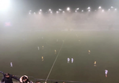 ? ? Supporters zien geen hand voor ogen tijdens OHL-Union: "Het schijnt dat de tweede helft al begonnen is"