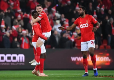 Standard telt een mak KV Oostende nog voor de rust helemaal uit en doet gouden zaak in strijd om play-off 1-ticket